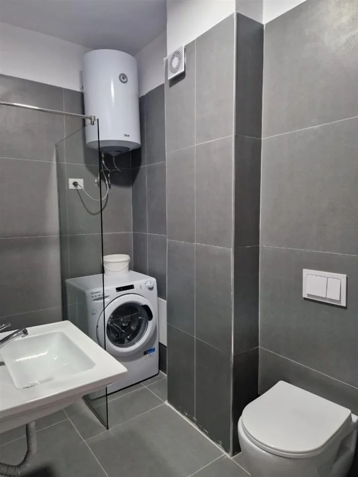 Tirane, jepet me qera apartament 2+1 Kati 1, 65 m² 650 € (TRIO TOWERS DON BOSKO)