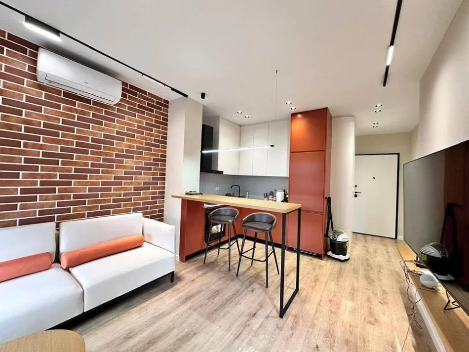Tirane, jepet me qera apartament 1+1 Kati 5, 70 m² 650 € (BULEVARDI RI)