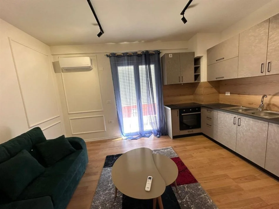 Tirane, jepet me qera apartament 1+1 Kati 3, 70 m² 550 € (SELITE)