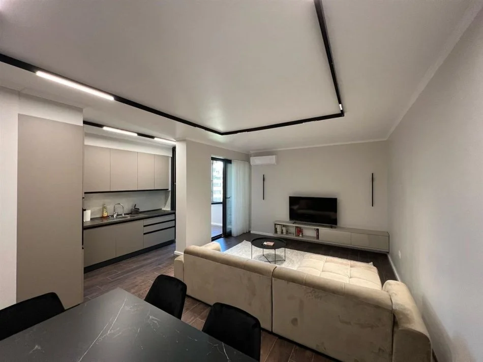 Tirane, jap me qera apartament 1+1+Ballkon Kati 9, 75 m² 800 € (stadiumi arena)