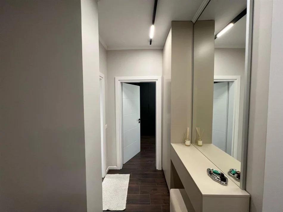 Tirane, jap me qera apartament 1+1+Ballkon Kati 9, 75 m² 800 € (stadiumi arena)