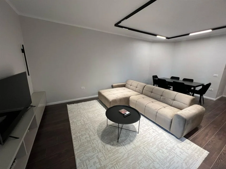 Tirane, jap me qera apartament 1+1+Ballkon Kati 9, 75 m² 800 € (stadiumi arena)