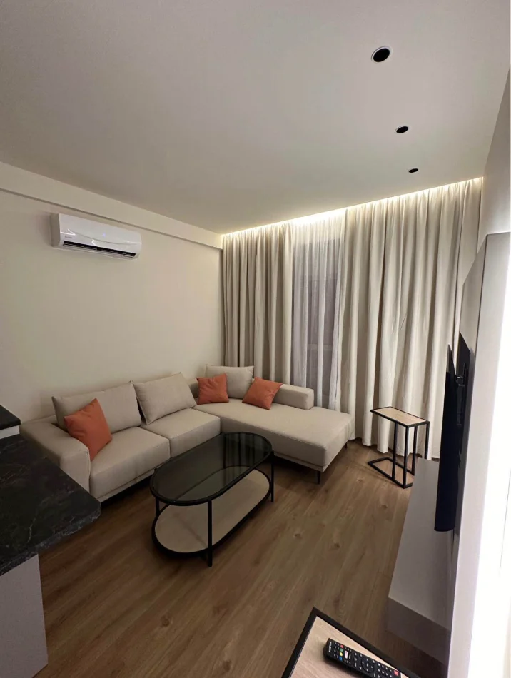 Tirane, jepet me qera apartament 1+1 Kati 7, 60 m² 450 € (REZIDENCA KAIMI)