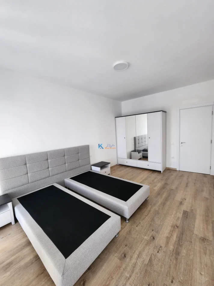 Tirane, jap me qera apartament 1+1+Ballkon Kati 11, 75 m² 620 € (Kompleksi Arlis, Farmacia 10)