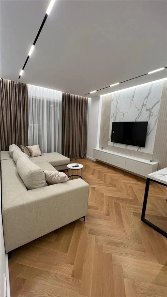 Tirane, jepet me qera apartament 1+1+Ballkon Kati 6, 95 m² 900 € (Parku Olimpik)
