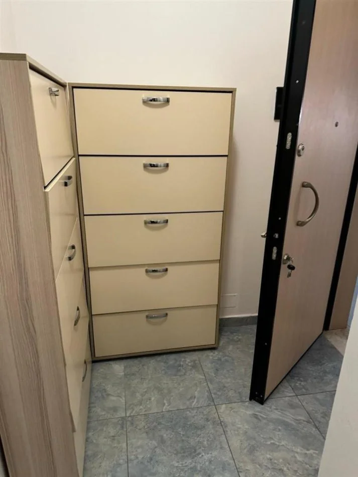 Tirane, jepet me qera apartament 1+1+Ballkon Kati 3, 70 m² 500 € (liqeni i thate)