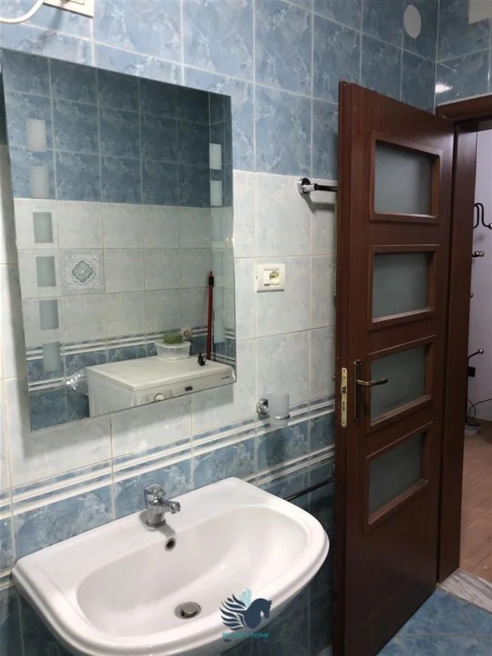 Tirane, jepet me qera apartament 1+1+Ballkon Kati 2, 65 m² 600 € (Myslym Shyri)