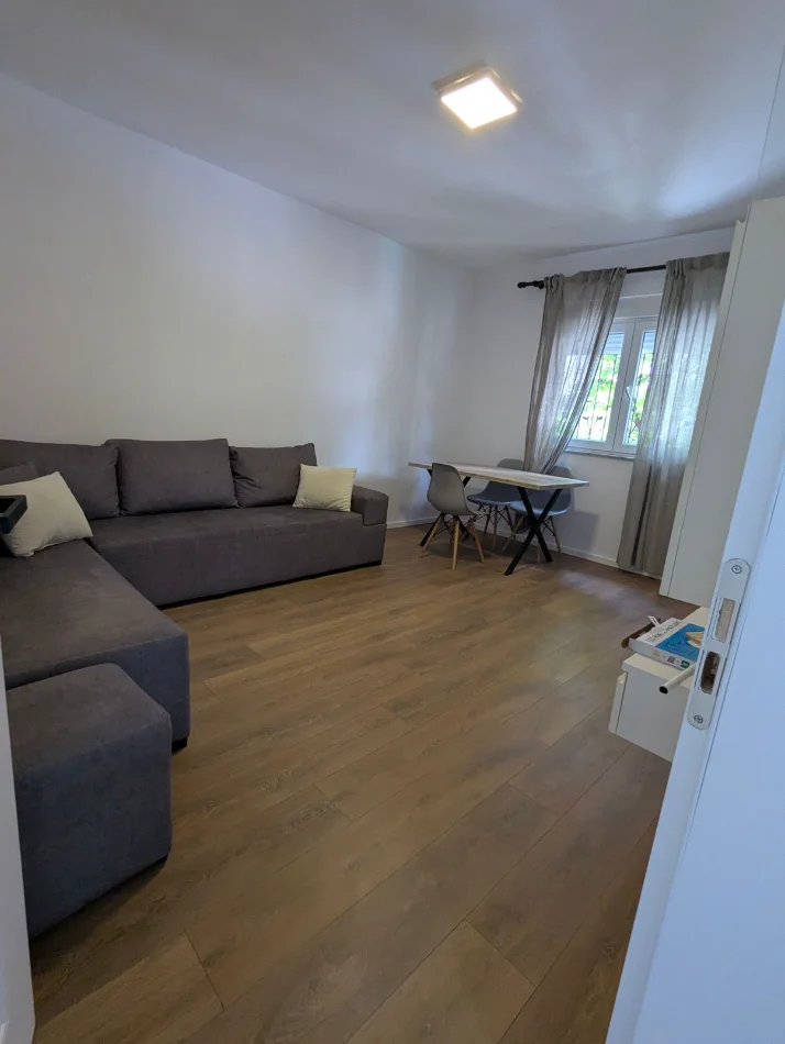 Tirane, shitet apartament 1+1 Kati 2, 65 m² 129.000 € (Laprake, prane KMY)