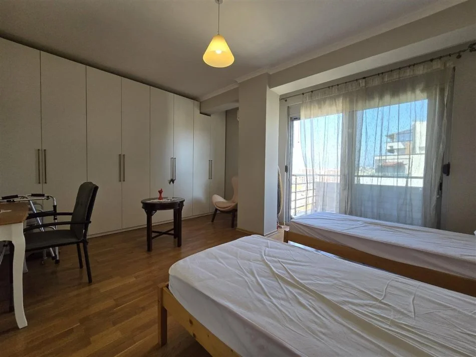 Tirane, shitet apartament 1+1+Aneks+Ballkon Kati 11, 98 m² 190.000 € (Rruga Dibres)