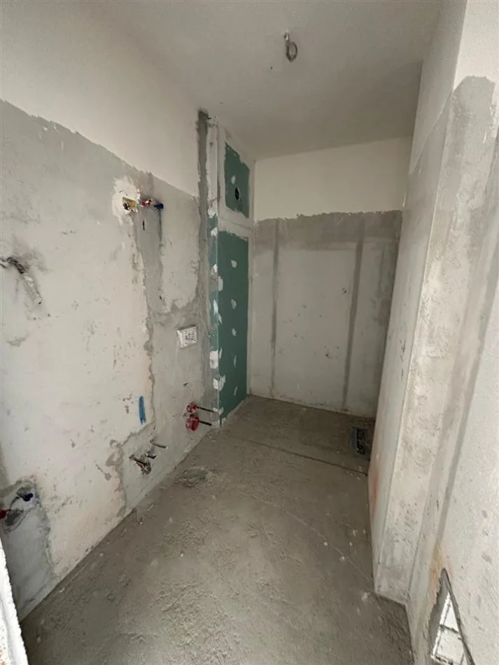 Tirane, shitet apartament 1+1 Kati 4, 66 m² 65.000 € (UNIVERS CITY)