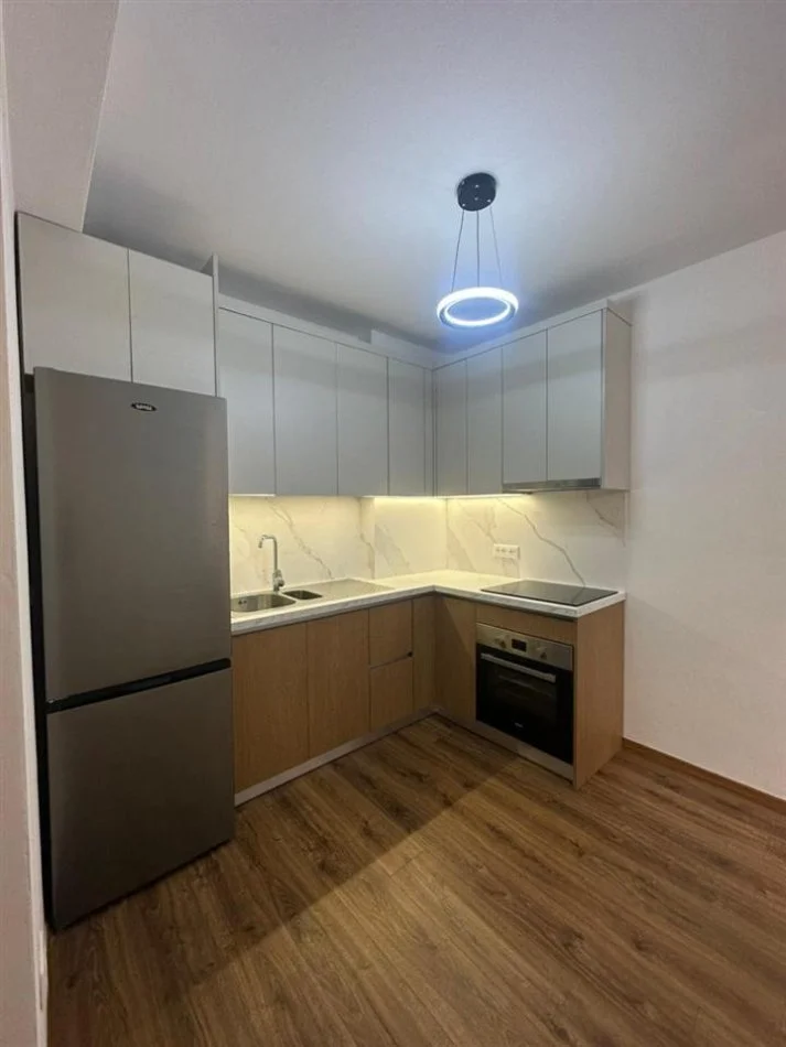 Tirane, jepet me qera apartament 1+1 Kati 3, 81 m² 700 € (KODRA DIELLIT 2)
