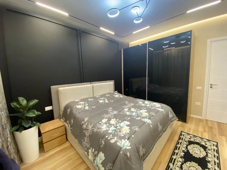 Tirane, jepet me qera apartament 1+1 Kati 12, 75 m² 800 € (Rruga Kavajes)