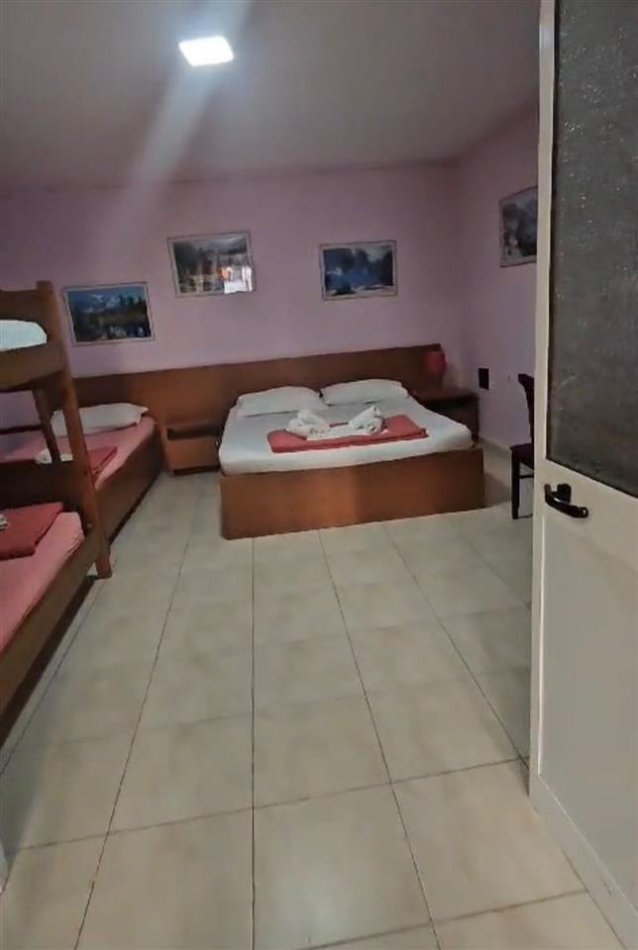 Tirane, jepet me qera apartament 1+1 Kati 1, 65 m² 400 € (Qender)