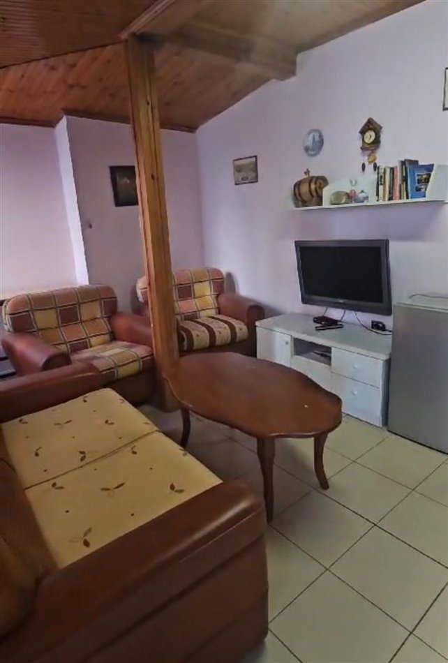 Tirane, jepet me qera apartament 1+1 Kati 1, 65 m² 400 € (Qender)