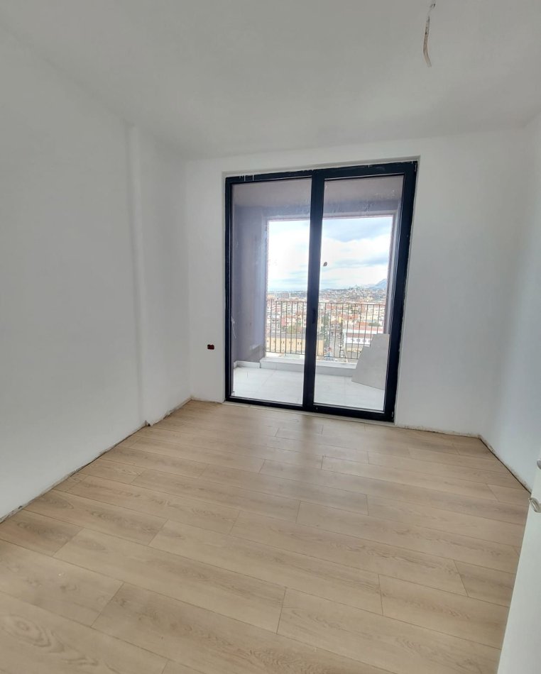 Tirane, shitet apartament 1+1+Ballkon Kati 3, 60 m² 122.000 € (Liqeni THate)