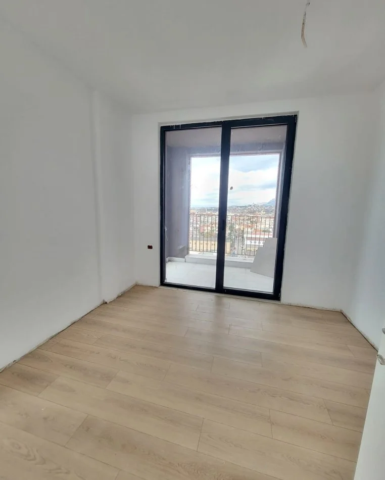 Tirane, shitet apartament 1+1+Ballkon Kati 3, 60 m² 122.000 € (Liqeni THate)