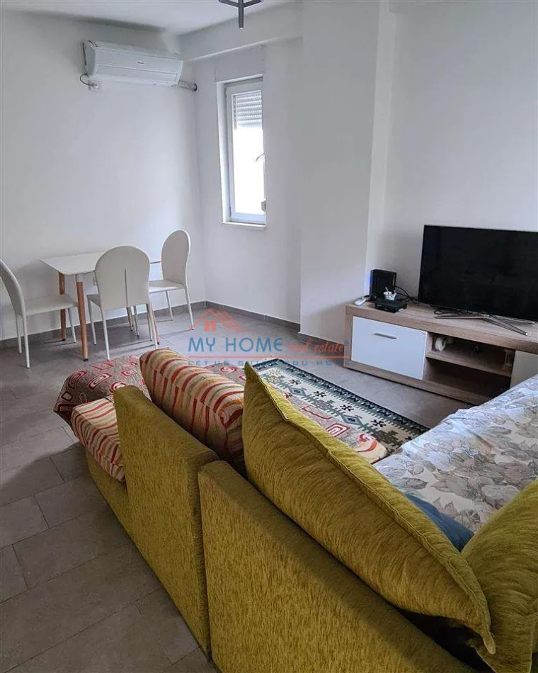 Tirane, jepet me qera apartament 1+1+Ballkon Kati 4, 63 m² 520 € (Kompleksi Magnet)