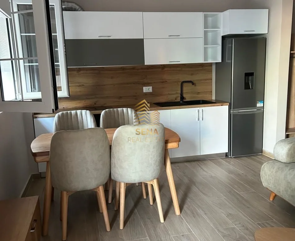 Tirane, jepet me qera apartament 1+1 Kati 1, 60 m² 350 € (Yzberisht)