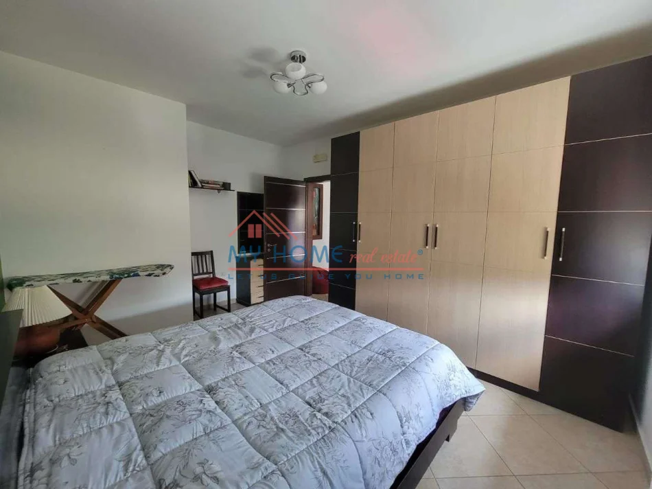 Tirane, jepet me qera apartament 1+1+Ballkon Kati 5, 60 m² 500 € (Ali Demi)