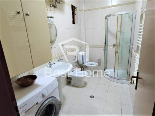 Tirane, jepet me qera apartament 1+1+BLK Kati 10, 70 m² 55.000 Leke (Rruga e Elbasanit)