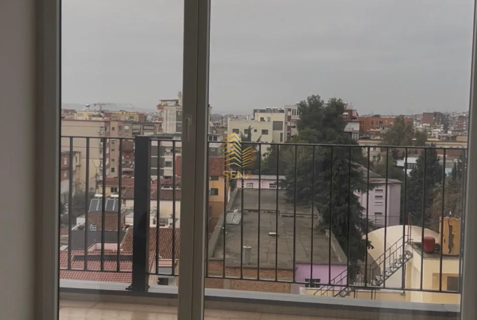 Tirane, jepet me qera apartament 1+1+Ballkon Kati 5, 60 m² 450 € 