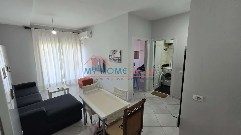 Tirane, jepet me qera apartament 1+1+Ballkon Kati 7, 65 m² 500 € (Spitali amerikan 3)
