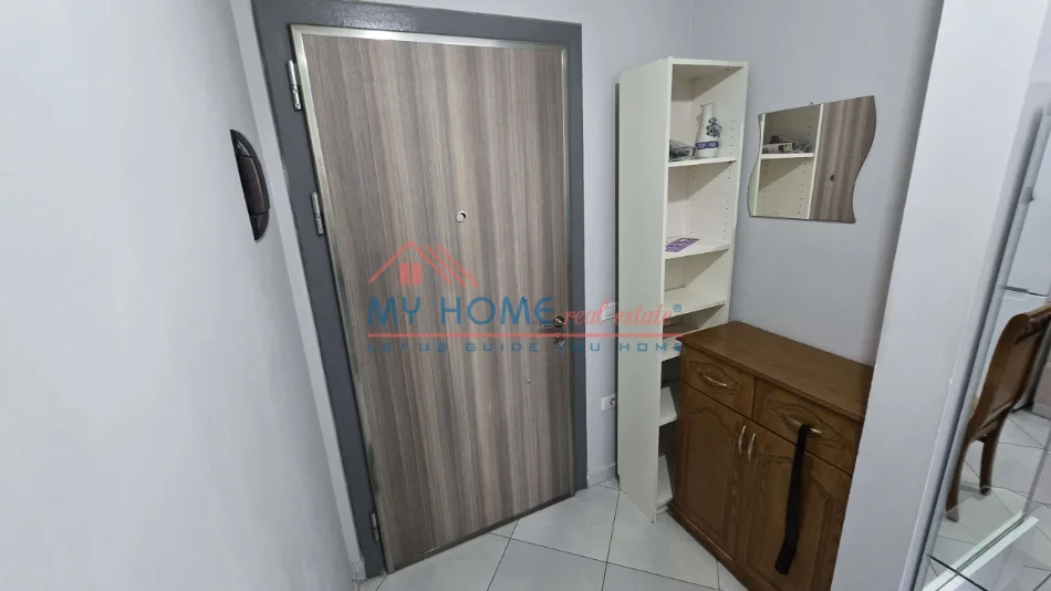 Tirane, jepet me qera apartament 1+1+Ballkon Kati 7, 65 m² 500 € (Spitali amerikan 3)