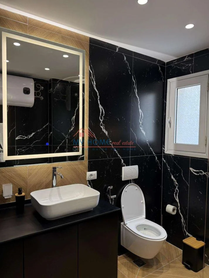 Tirane, jepet me qera apartament 1+1+Ballkon Kati 1, 65 m² 1.000 € (Rruga Eduart Mano)