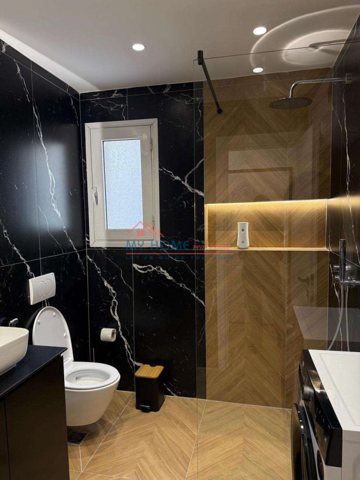 Tirane, jepet me qera apartament 1+1+Ballkon Kati 1, 65 m² 1.000 € (Rruga Eduart Mano)