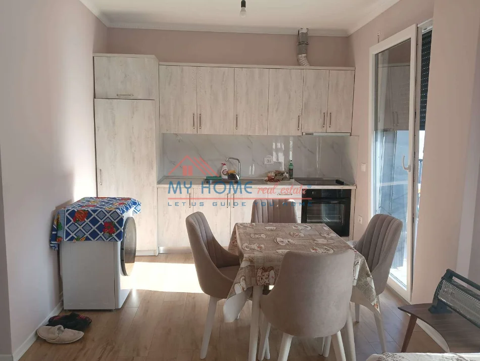 Tirane, jepet me qera apartament 1+1+Ballkon Kati 9, 60 m² 500 € (Don Bosko)