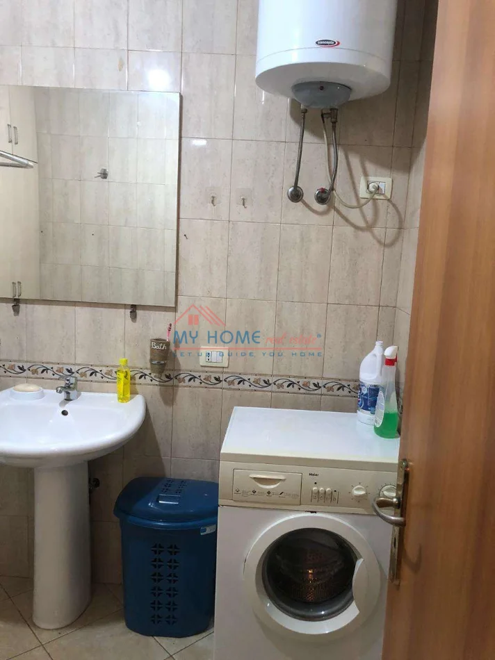 Tirane, jepet me qera apartament 1+1+Ballkon Kati 3, 60 m² 450 € (Don Bosko)