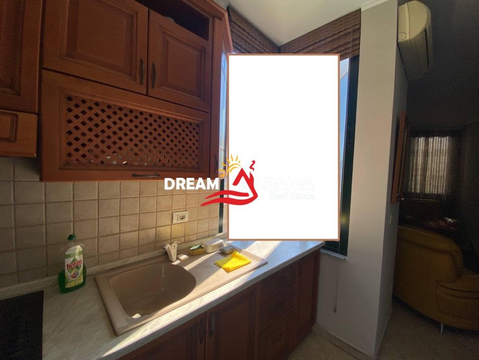 Tirane, jepet me qera apartament 1+1 , 65 m² 500 € (prane “Tirana Garden Building”, Ne Zonen e 21 Dhjetorit)