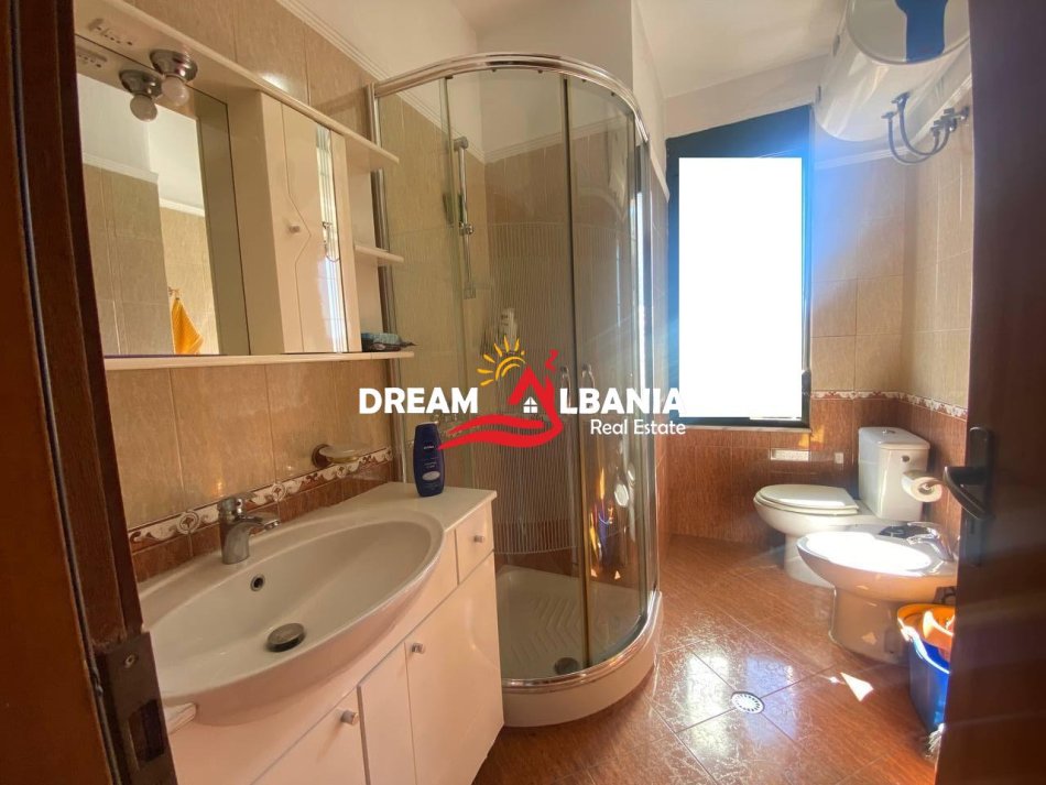 Tirane, jepet me qera apartament 1+1 , 65 m² 500 € (prane “Tirana Garden Building”, Ne Zonen e 21 Dhjetorit)