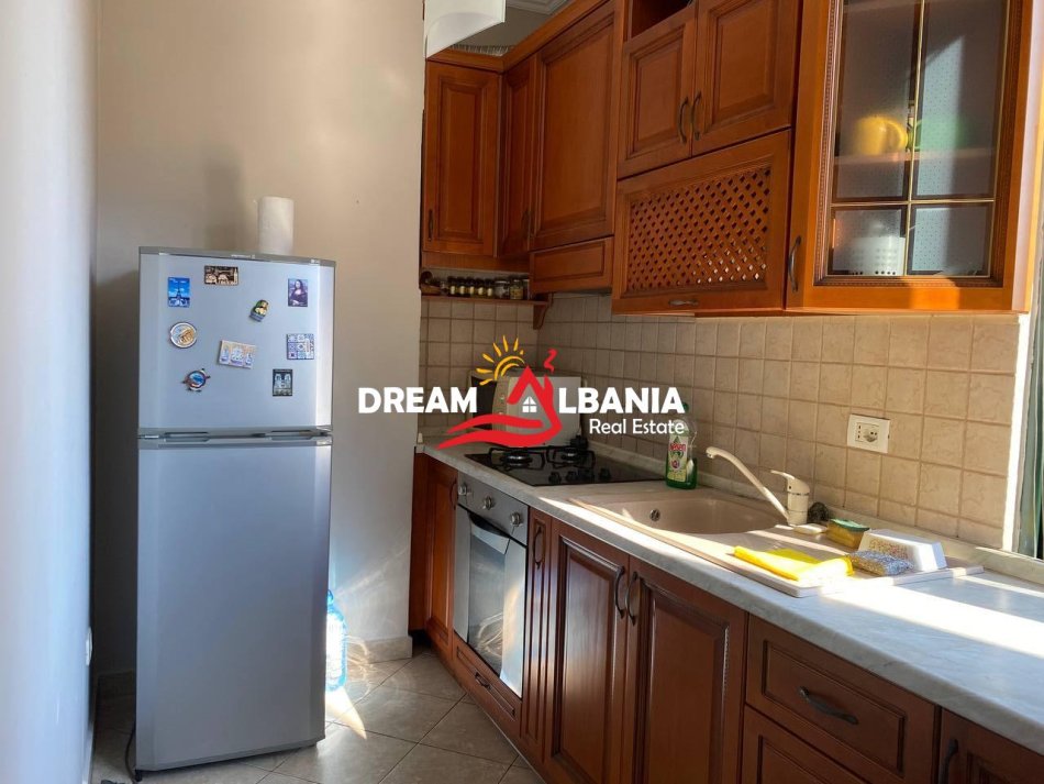Tirane, jepet me qera apartament 1+1 , 65 m² 500 € (prane “Tirana Garden Building”, Ne Zonen e 21 Dhjetorit)