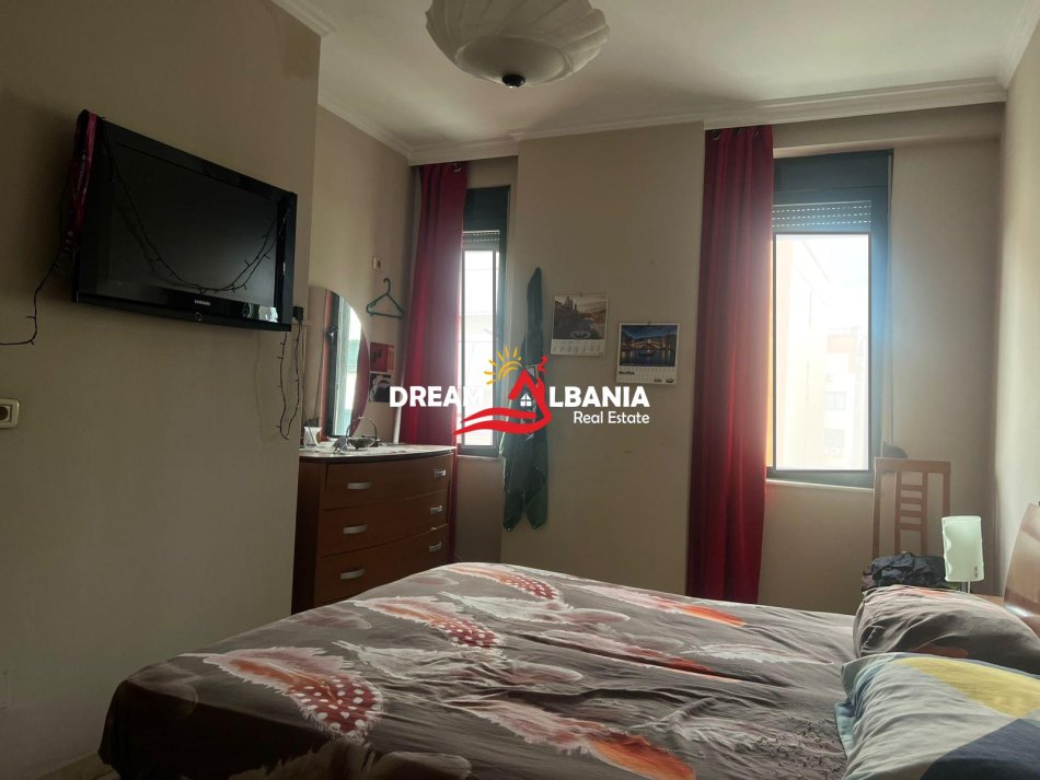 Tirane, jepet me qera apartament 1+1 , 65 m² 500 € (prane “Tirana Garden Building”, Ne Zonen e 21 Dhjetorit)