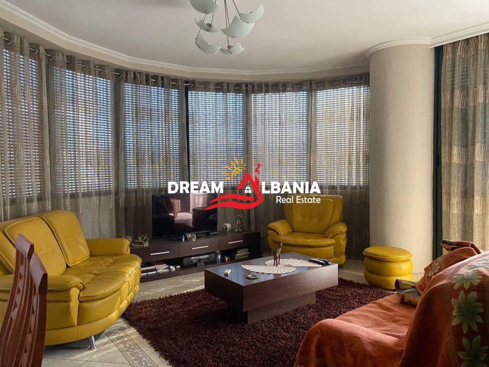 Tirane, jepet me qera apartament 1+1 , 65 m² 500 € (prane “Tirana Garden Building”, Ne Zonen e 21 Dhjetorit)