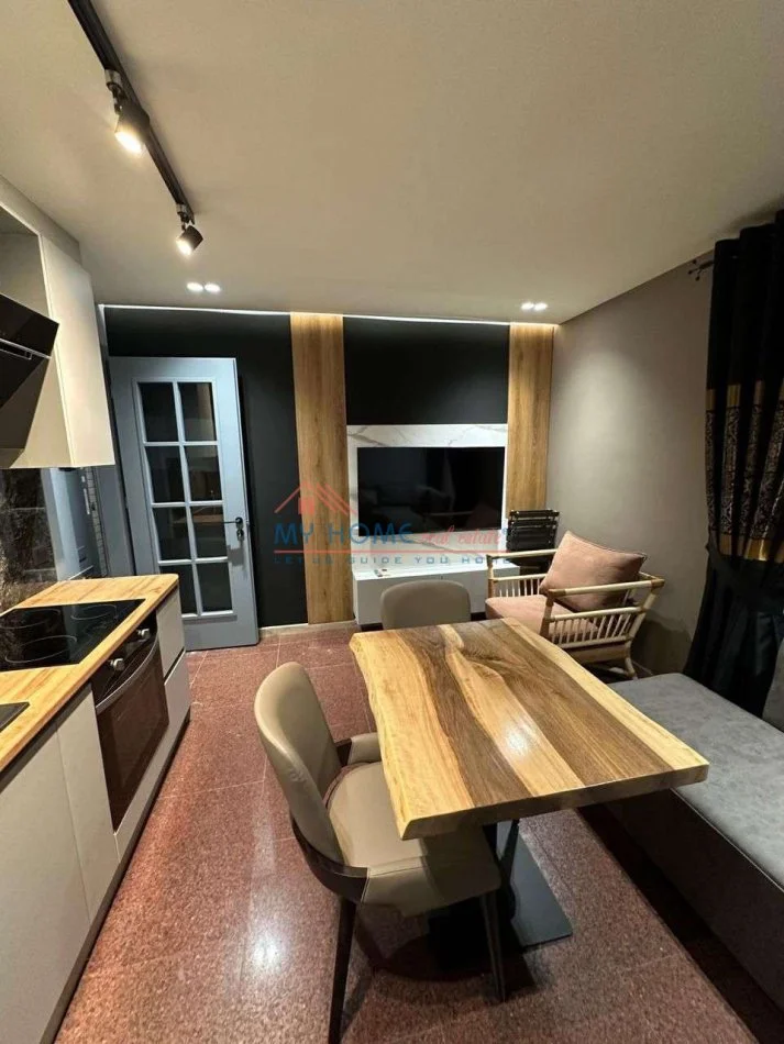 Tirane, jepet me qera apartament 1+1+Ballkon Kati 1, 50 m² 620 € (Shallvaret)