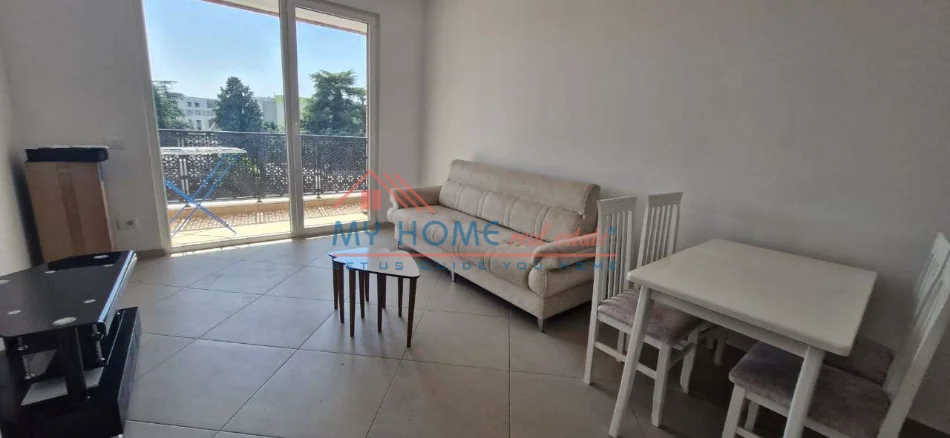Tirane, jepet me qera apartament 1+1+Ballkon Kati 2, 74 m² 500 € (Rruga e Dibres)