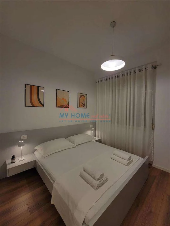 Tirane, jepet me qera apartament 1+1+Ballkon Kati 1, 60 m² 600 € (Rruga Viktor Hygo)