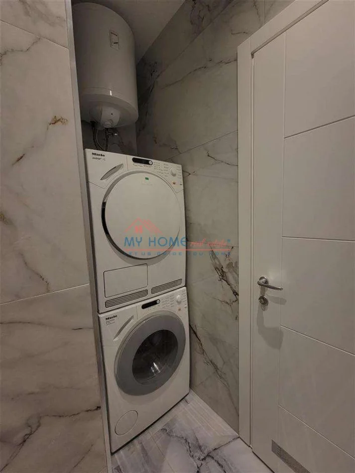 Tirane, jepet me qera apartament 1+1+Ballkon Kati 1, 60 m² 600 € (Rruga Viktor Hygo)