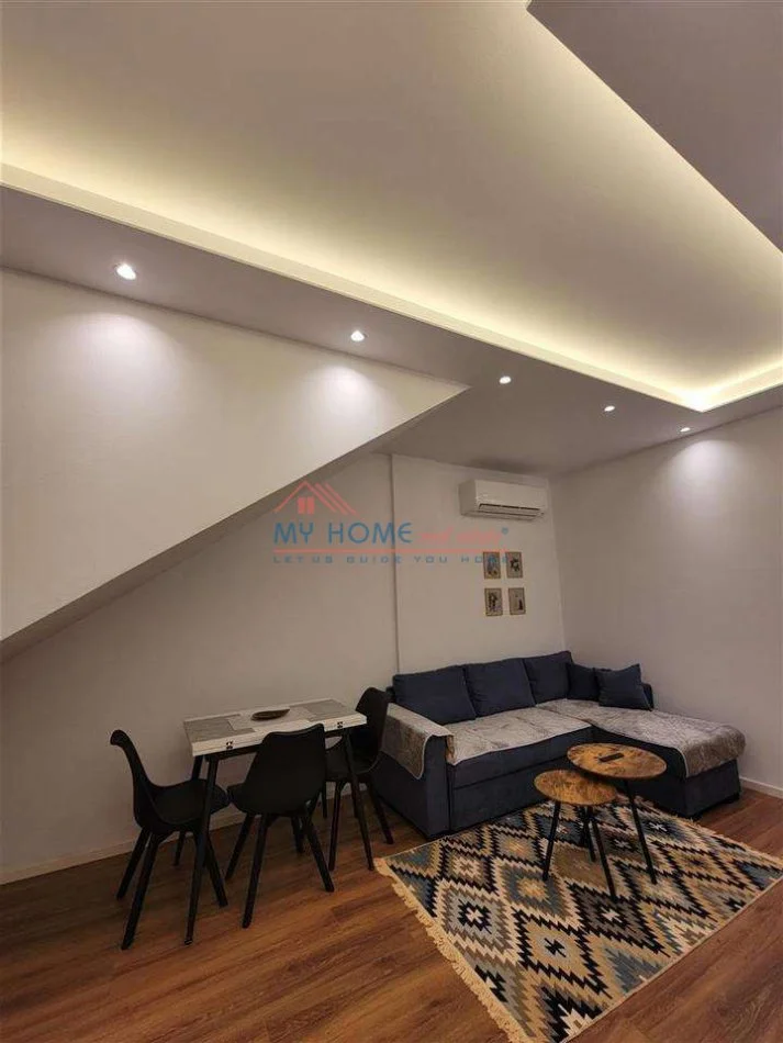 Tirane, jepet me qera apartament 1+1+Ballkon Kati 1, 60 m² 600 € (Rruga Viktor Hygo)