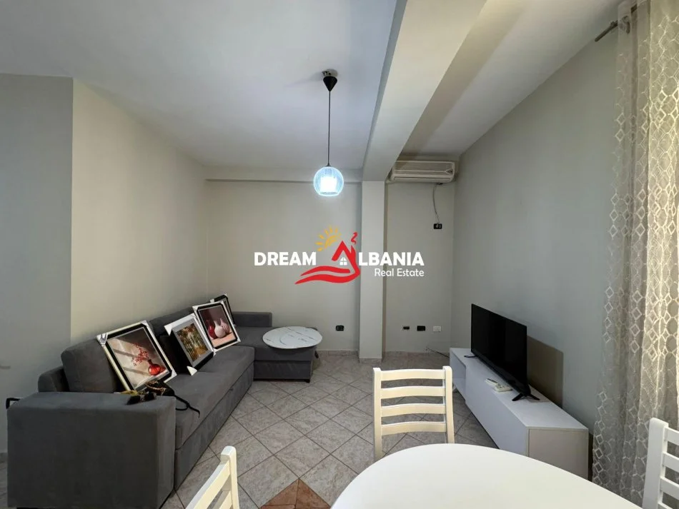 Tirane, jepet me qera apartament 1+1 , 62 m² 600 € (Rruga e Kavajes)