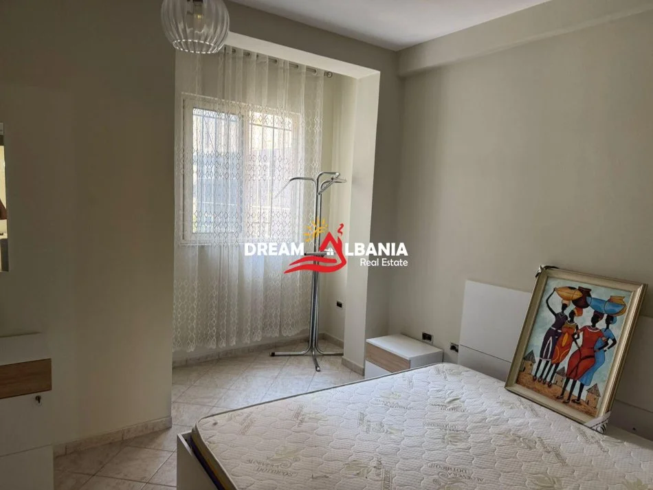 Tirane, jepet me qera apartament 1+1 , 62 m² 600 € (Rruga e Kavajes)
