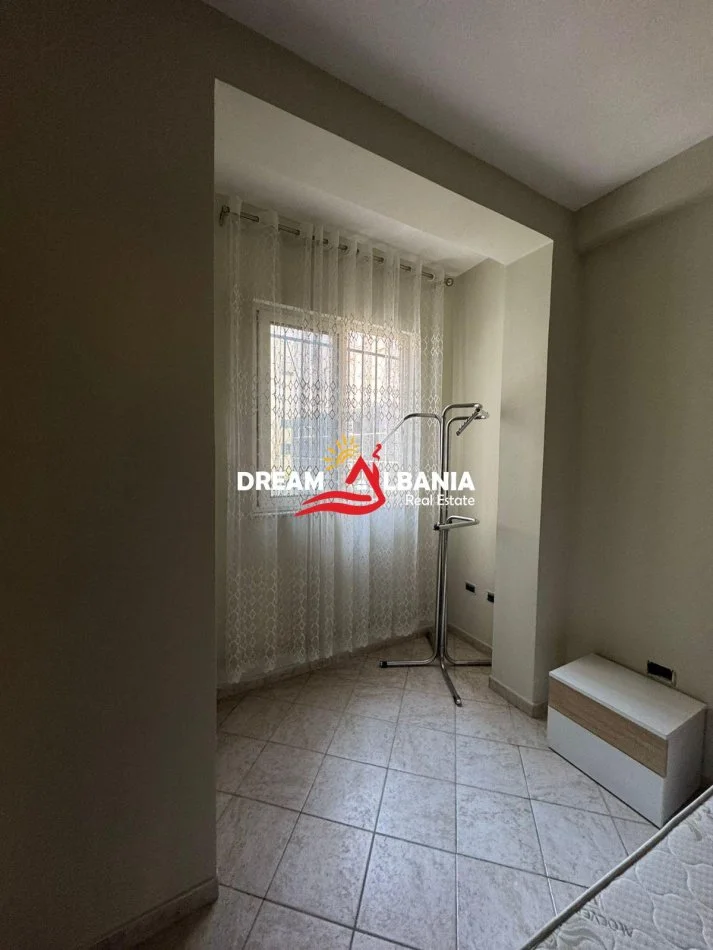 Tirane, jepet me qera apartament 1+1 , 62 m² 600 € (Rruga e Kavajes)