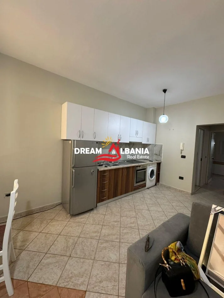 Tirane, jepet me qera apartament 1+1 , 62 m² 600 € (Rruga e Kavajes)