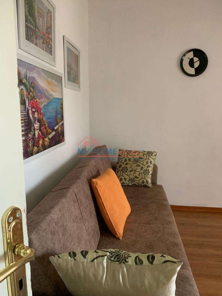Tirane, jepet me qera apartament 1+1+Ballkon Kati 4, 56 m² 480 € (Rruga Qemal Stafa)