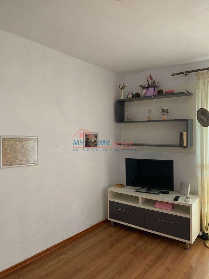 Tirane, jepet me qera apartament 1+1+Ballkon Kati 4, 56 m² 480 € (Rruga Qemal Stafa)