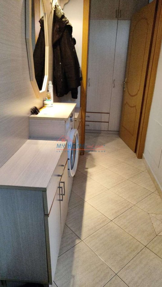 Tirane, jepet me qera apartament 1+1+Ballkon Kati 7, 56 m² 450 € (Selvia)