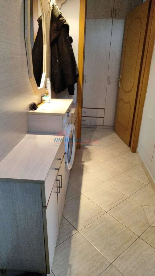 Tirane, jepet me qera apartament 1+1+Ballkon Kati 7, 56 m² 450 € (Selvia)