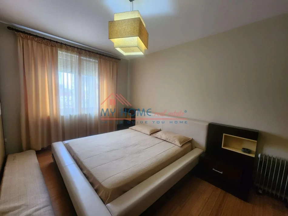 Tirane, jepet me qera apartament 1+1+Ballkon Kati 5, 75 m² 650 € (Shallvaret)